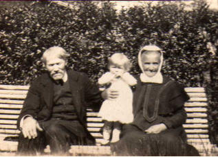 Joseph Louis Ouvard et Mlanie Busnel avec leur petite fille